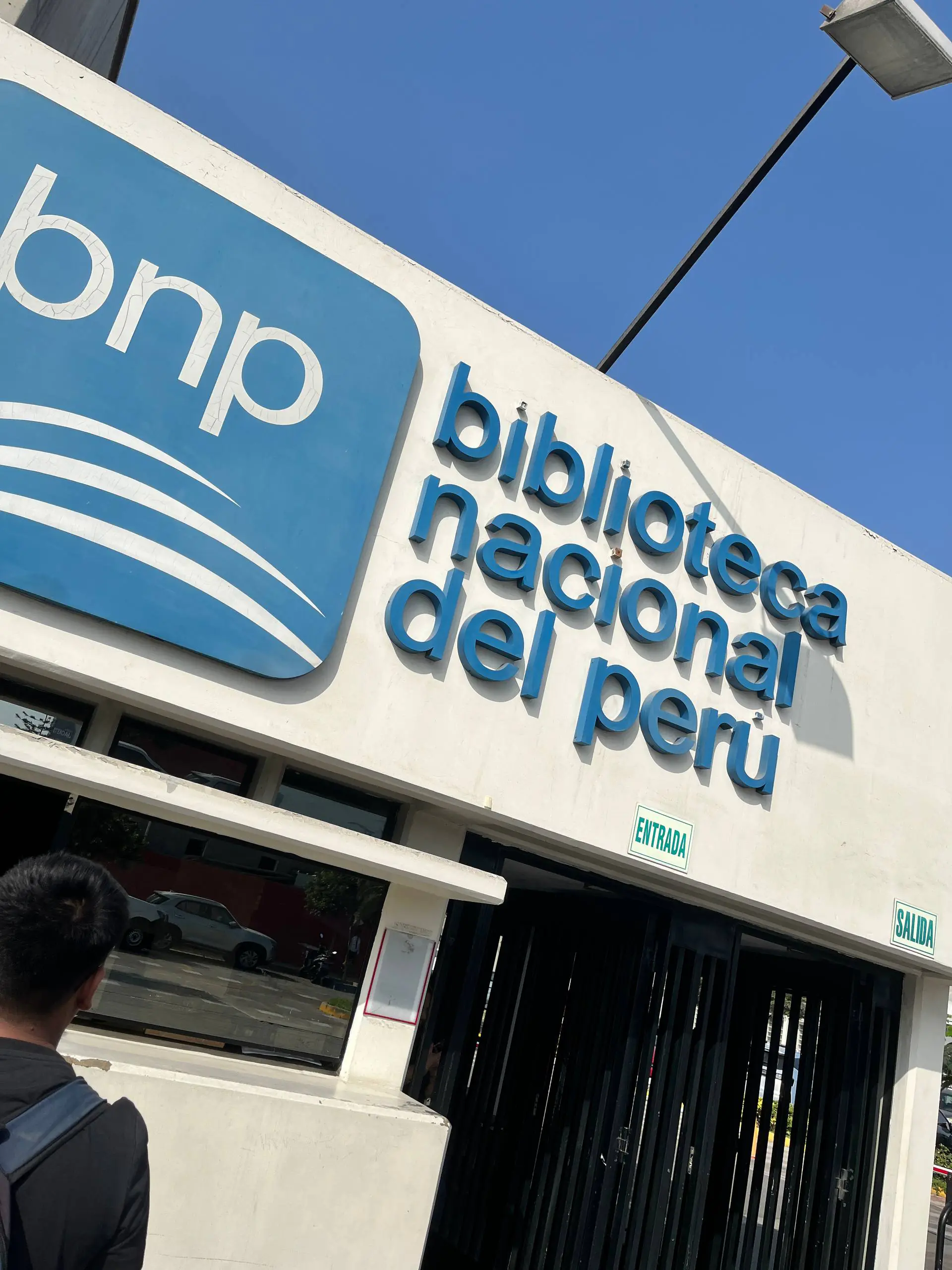 Eduardo M Gonzales en la Biblioteca Nacional del Perú